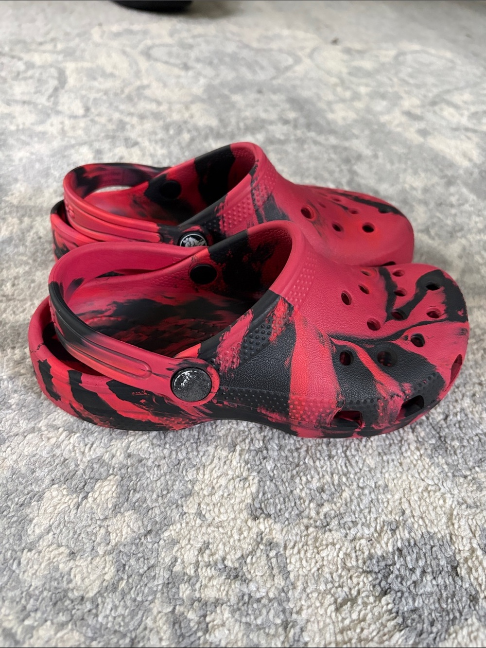 CROCS Kids Red and Black Marble Clog size 13